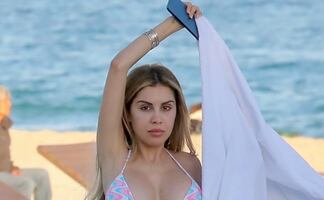 El arriesgado bikini con el que "impactó" la hija de Myrka Dellanos en Miami