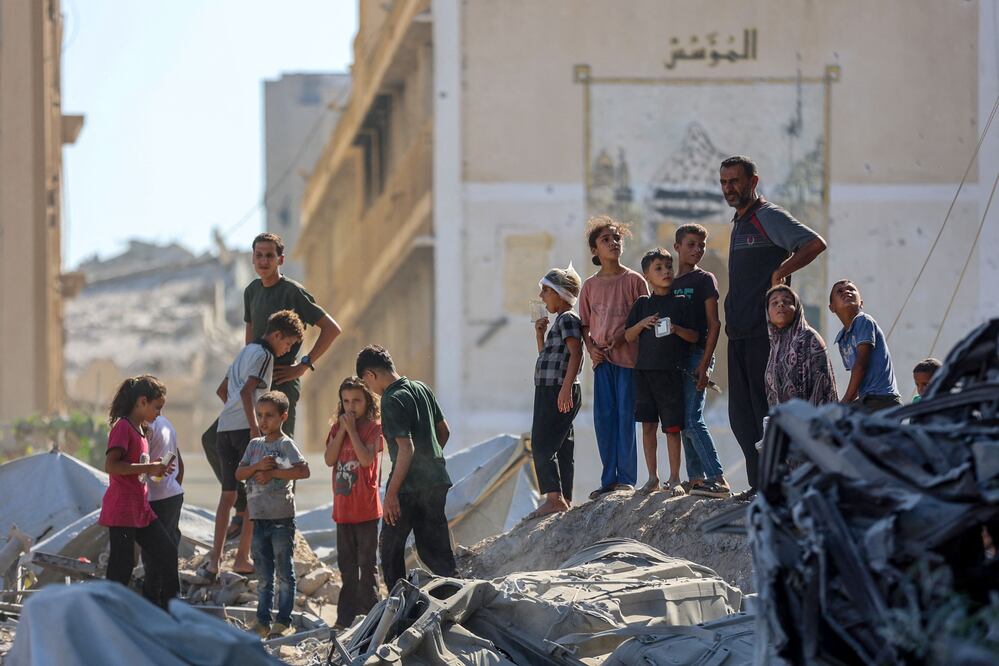 Netanyahu da ultimátum a Gaza: “¡Váyanse ahora!” mientras bombardeos dejan decenas de muertos(Photo by Omar AL-QATTAA / AFP)