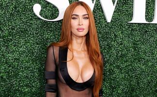 Megan Fox luce vestido transparente de escote 'imposible' en fiesta de Sports Illustrated Swimsuit
