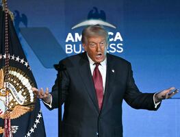 Trump afirma que bombardeos contra "cárteles terroristas" no se limitan solo a Venezuela