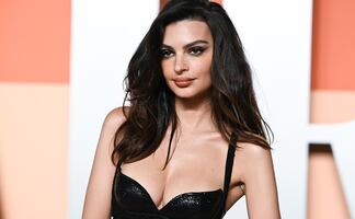 Emily Ratajkowski se luce en bikini y atuendo casi “imposible” de llevar en Brasil 