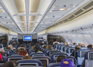 ¿Cómo obtener asientos juntos para la familia en avión?