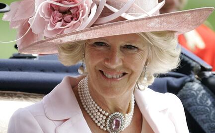 La reina Camila revela que padeció una neumonía