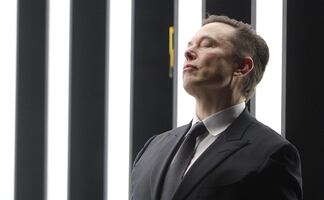 Elon Musk, la persona más rica del mundo según Forbes