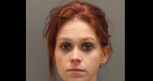 Mujer ebria fue detenida por manejar un camión... pero de juguete