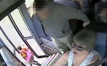 Video. Niña es arrastrada por autobús en EU tras quedar atrapada en la puerta