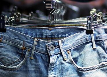 ¿Para qué sirve el bolsillo pequeño de los pantalones de mezclilla?