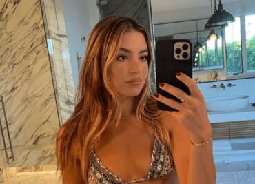 Sarah Kohan se luce con lujoso bralette en Londres