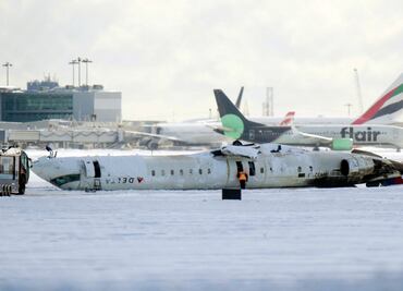 Delta ofrece 30,000 dólares a los pasajeros del avión de Canadá que volcó al aterrizar