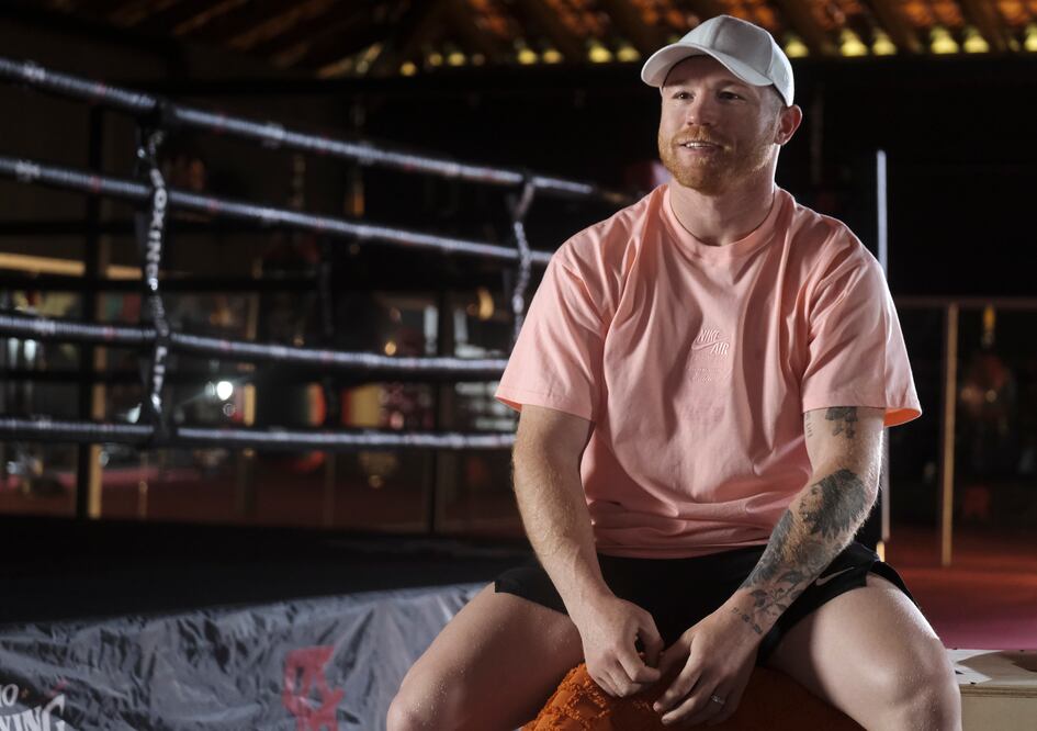 Saul "Canelo" Álvarez durante una entrevista en un gimnasio de Guadalajara, México, previo a su pelea contra John Ryder el 6 de mayo . (AP Foto/Refugio Ruiz)
