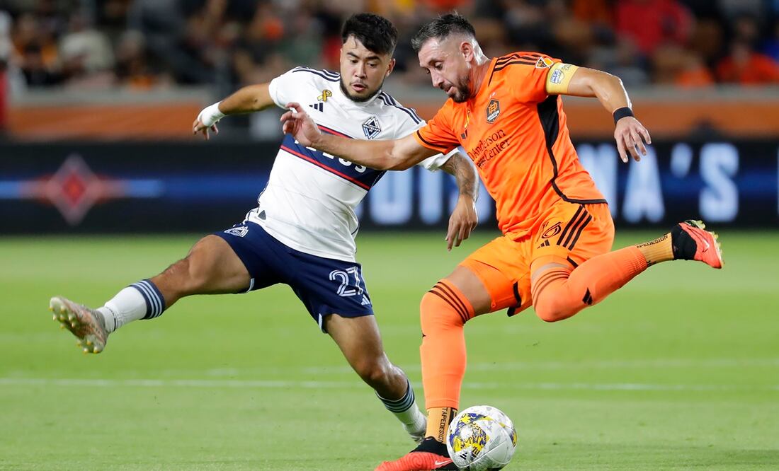Héctor Herrera sueña con ganarle a Lionel Messi en la final de la Copa US Open. Foto: AP