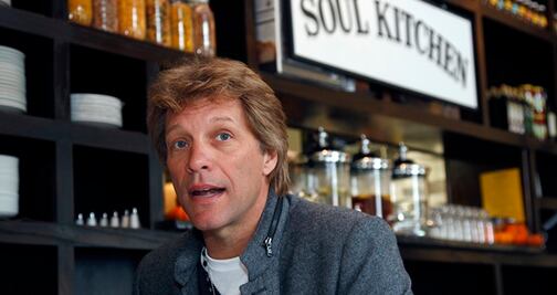 Restaurante de Jon Bon Jovi regala comida a afectados por ‘shutdown’ 