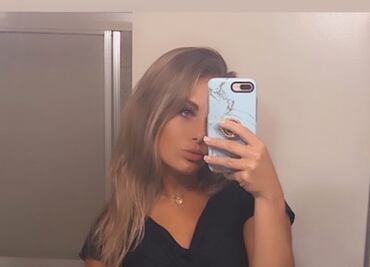 La novia de Luis Miguel presume ‘abs’ con crop top negro en Instagram