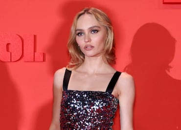 Lily-Rose Depp conquista Cannes con minivestido de lentejuelas en medio de polémica por ‘The Idol’
