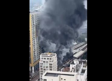 Video. El fuerte incendio en una estación de tren de Londres