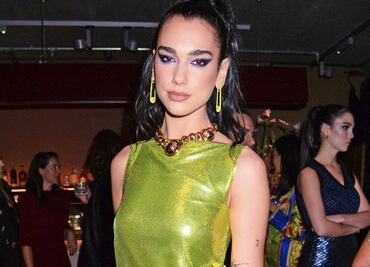 Dua Lipa se une a la tendencia 'lencería expuesta' con vestido de hilo