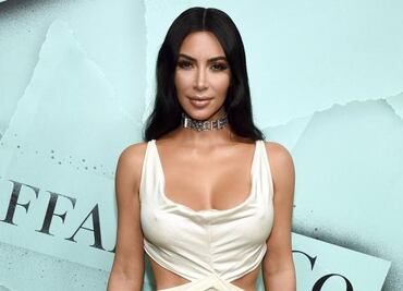 Kim Kardashian deslumbra con minivestido de cebra en Japón