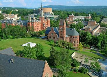 ¿Cuál es el costo de acudir a la Universidad de Cornell?