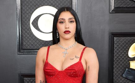 Hija de Madonna se luce con ajustado vestido y escote de cono