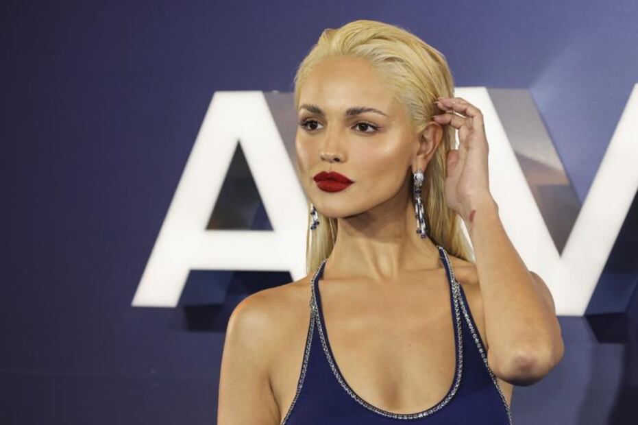 Eiza González cambia a rubia y se 'roba' todas las miradas en Londres