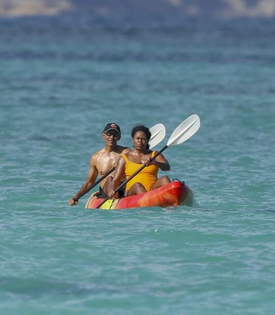En medio del océano, así vacaciona Barack Obama en Hawái