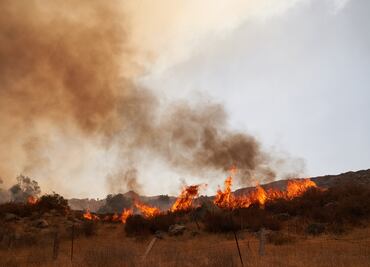 Incendios y sequías vinculados a emisores de carbono afectan principalmente a hispanos