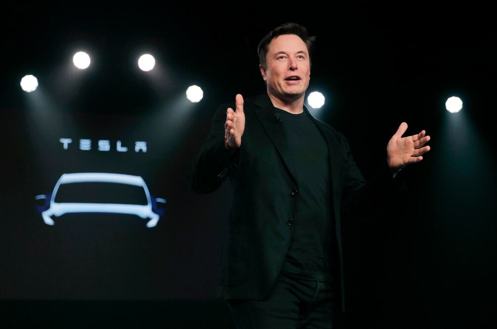Tesla sigue en problemas: bajas ventas y peleas entre Elon Musk y Trump. (AP Foto/Jae C. Hong, archivo)