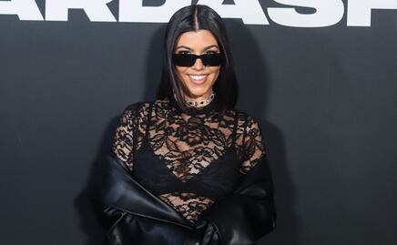 Kourtney Kardashian “supera” a Kim y roba miradas en lencería transparente 