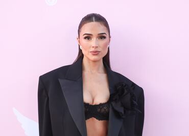 Olivia Culpo modela lencería rosa en el regreso del Victoria’s Secret Fashion Show
