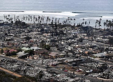 Ofrecen alojamiento temporal y dinero a afectados por devastadores incendios en Hawái