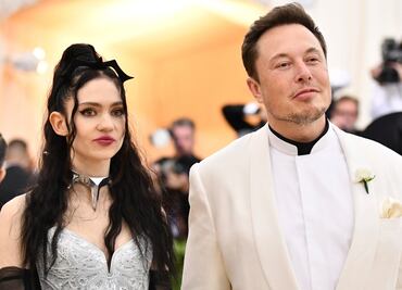 Elon Musk rechaza cirugía de orejas de elfo y colmillos de vampiro a Grimes