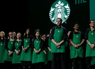 Más de 1,000 baristas de Starbucks inician huelga; protestan por nuevo uniforme