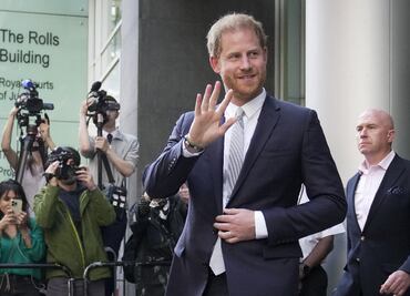 Príncipe Harry, víctima de espionaje telefónico por parte de Mirror Group: Juez
