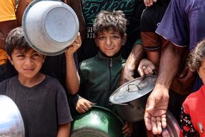 Niños desnutridos y madres desesperadas: Gaza se hunde en una crisis humanitaria