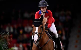 Hija de Steve Jobs ‘derrite’ las redes sociales con microbikini