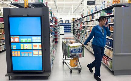 Arrestan a mujer por no escanear productos en caja de autocobro de Walmart en EU