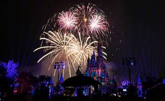 La frase que eliminó Disney World de su show de fuegos artificiales