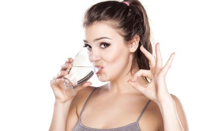 ¿Cómo beber ocho vasos de agua al día previene la insuficiencia cardíaca?