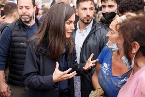 Estalla la furia contra los reyes de España por los desastres ocasionados por la DANA