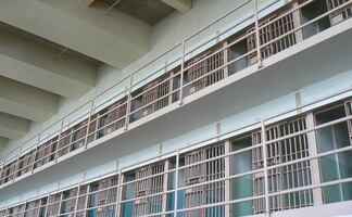 Mafioso escapa de prisión de alta seguridad con cuerda hecha con sábanas