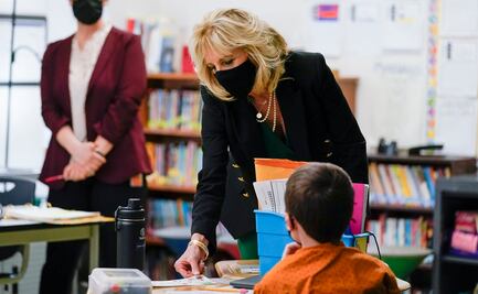 Primera dama Jill Biden regresa a las aulas a dar clases 
