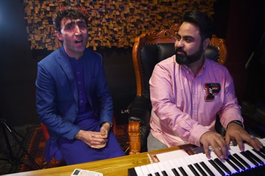 Cantante afgano, ¿el doble de Justin Trudeau?