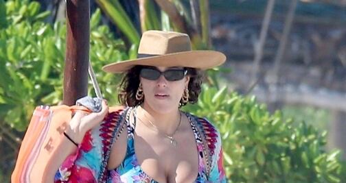 Ashley Graham deslumbra con 'bikini body' en playa de México