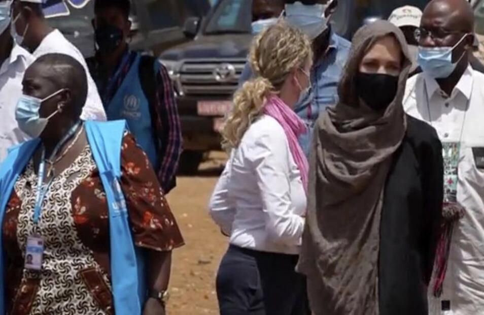 Angelina Jolie visita a los refugiados y desplazados internos en Burkina Faso