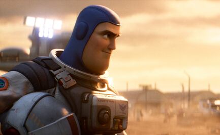 Emiratos Árabes prohíbe 'Lightyear' por un beso entre dos mujeres