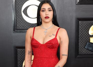 Hija de Madonna ‘roba miradas’ con el minivestido rojo más pequeño en pasarela