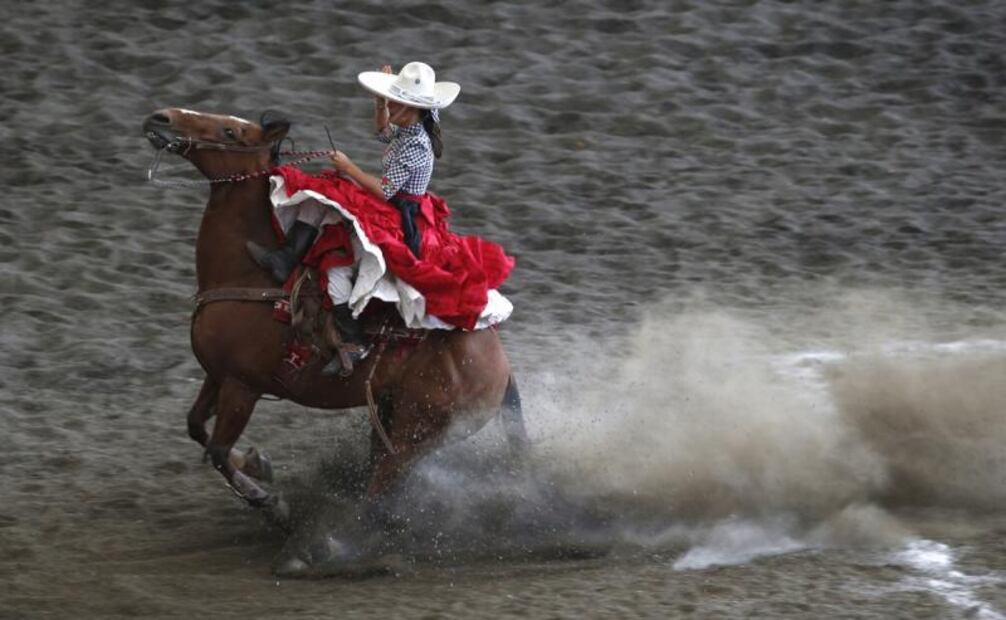 ¿Qué es una escaramuza charra mexicana?