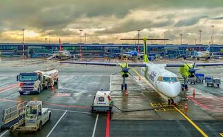 Evacuan vuelo en Seattle por alerta de incendio originado por teléfono celular