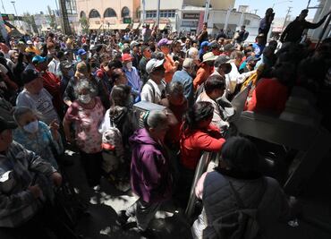 Migrantes colapsan paso fronterizo entre México y EU por falso rumor