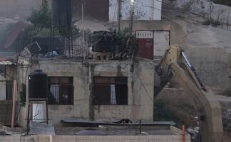 Reportan que soldados israelíes arrojaron desde techos los cuerpos de 4 personas durante redada en Cisjordania